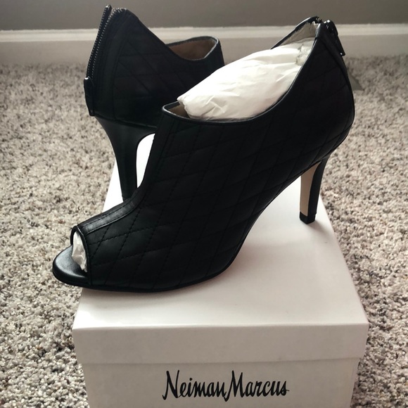 Neiman Marcus Shoes - NWT Neiman Marcus booties